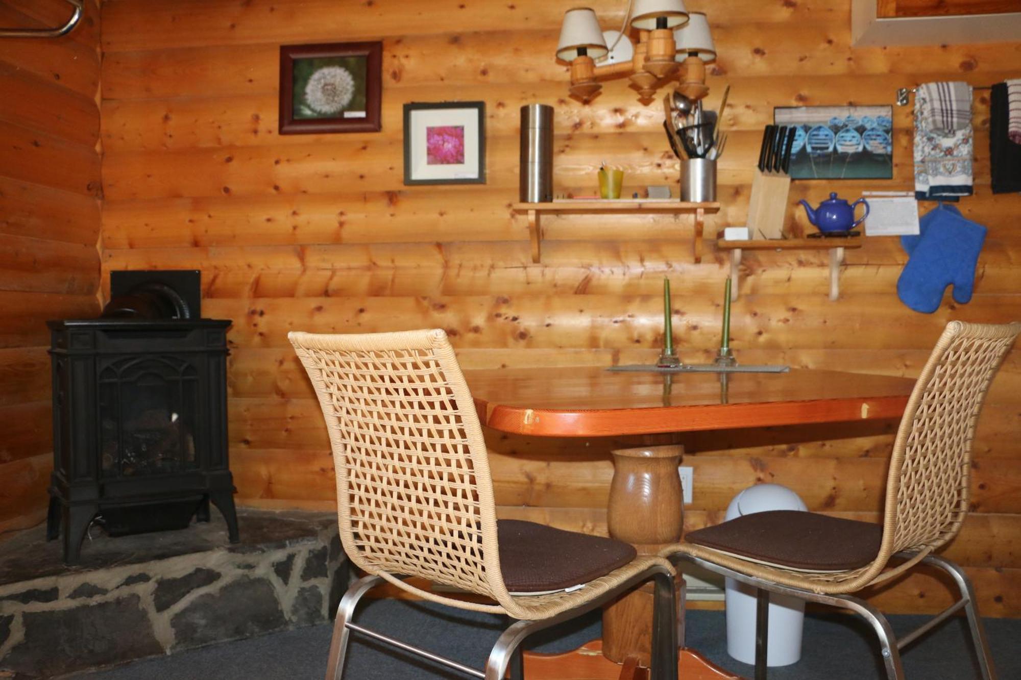 Rocky Mountain Cabins And Home Golden Eksteriør bilde